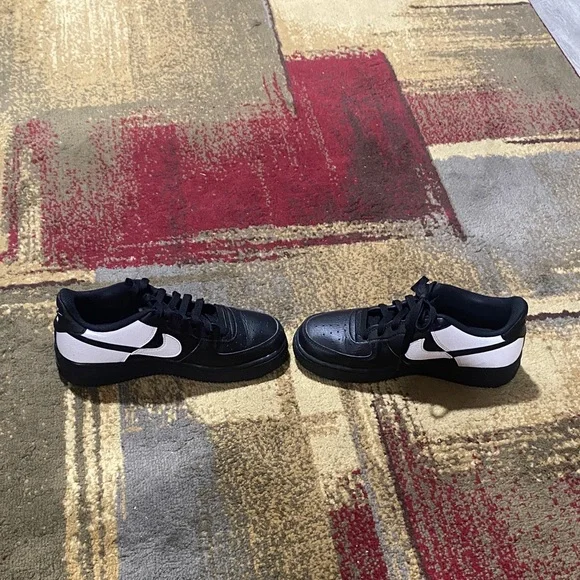 Nike Black and White Sneakers - Picture 3 of 5